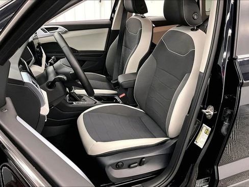 Used 2025 Volkswagen Taos SE FWD image 23