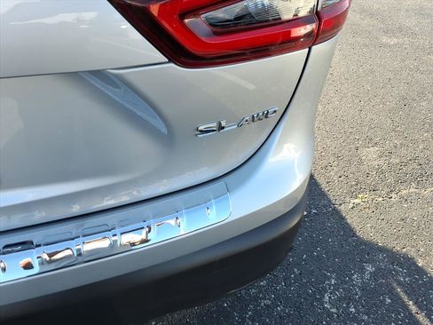 Used 2022 Nissan Rogue Sport SL image 5