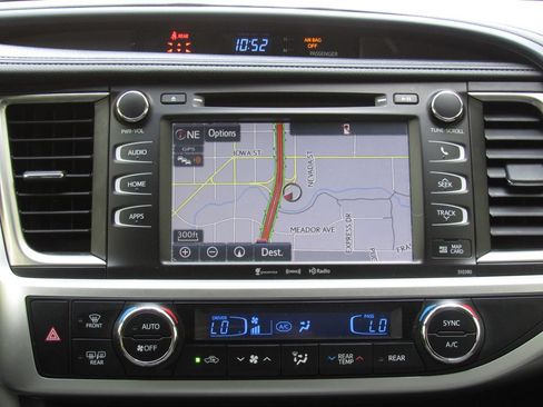 Certified 2019 Toyota Highlander XLE AWD/4WD image 31