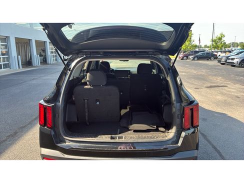 Used 2026 Kia Sorento LX FWD image 9