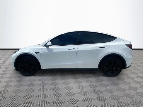 Used 2024 Tesla Model Y Long Range RWD image 4
