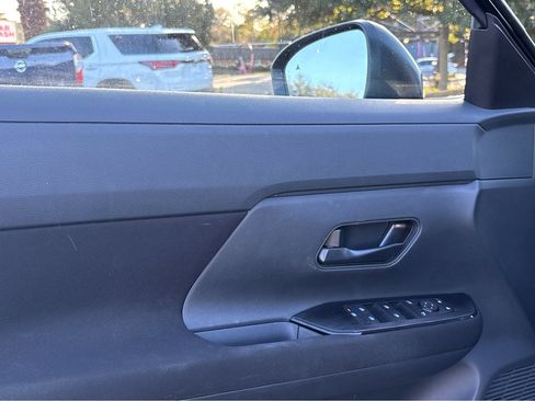 Used 2025 Nissan Kicks S image 16