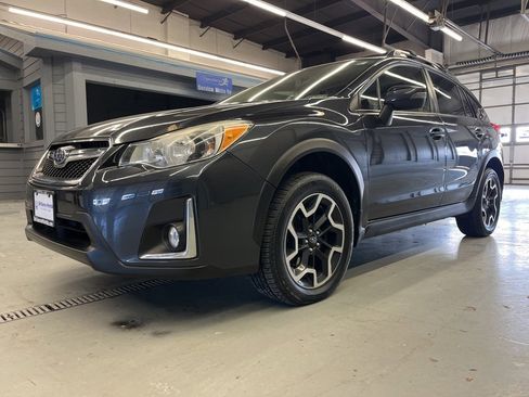 Used 2016 Subaru Crosstrek 2.0i Limited image 3