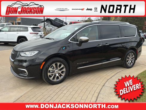 Used 2024 Chrysler Pacifica Pinnacle image 1