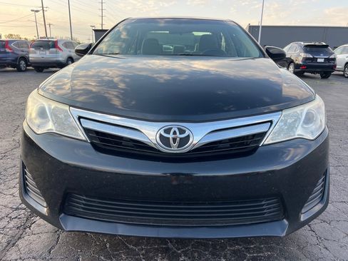 Used 2014 Toyota Camry LE FWD image 2