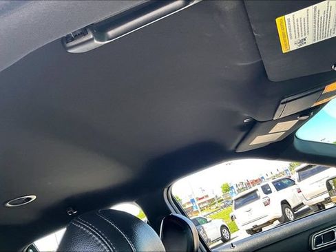 Used 2017 Ford Explorer XLT w/ Equipment Group 202A FWD image 26