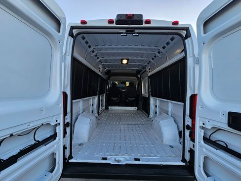 Used 2025 RAM ProMaster 2500 w/ Convenience Group image 18