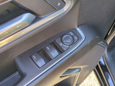 Used 2025 Chevrolet Silverado 1500 LT image 12
