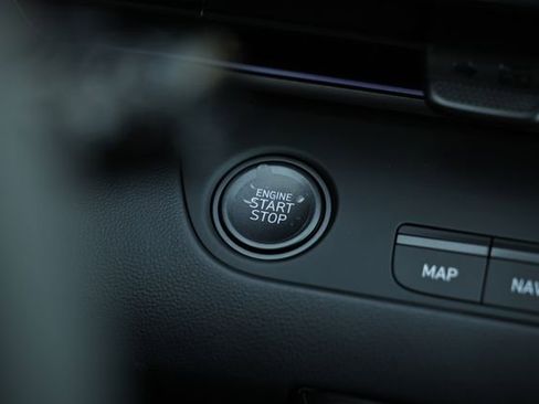 New 2025 Hyundai Elantra SEL image 15