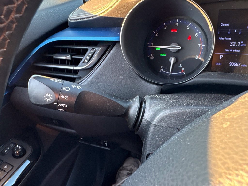 Used 2019 Toyota C-HR XLE FWD image 26