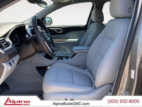 Certified 2022 GMC Acadia SLE w/ Driver Convenience Package AWD/4WD image 9