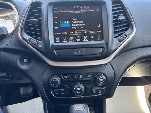 Used 2017 Jeep Cherokee Latitude w/ Comfort/Convenience Group image 28