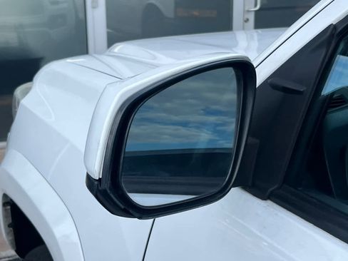 Used 2019 Toyota Tacoma SR5 RWD image 8