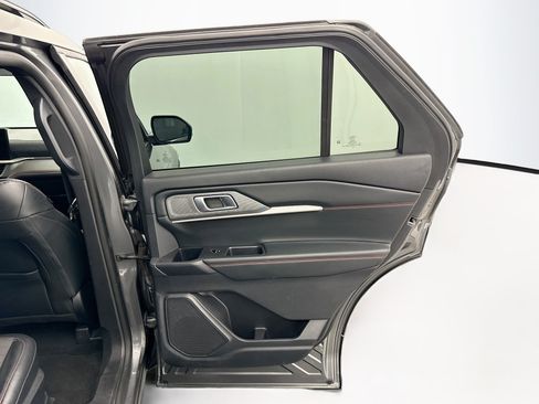 Used 2025 Ford Explorer ST-Line w/ ST-Line Street Pack AWD/4WD image 32