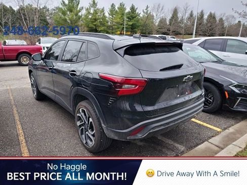 Used 2024 Chevrolet Trax RS w/ Sunroof Package image 2