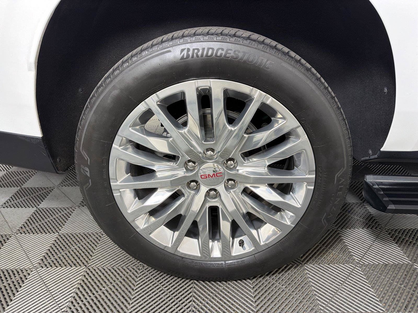 Used 2025 GMC Yukon XL Denali w/ Sun & Power Step Package RWD image 16