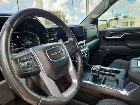 Used 2022 GMC Sierra 1500 SLT AWD/4WD image 10