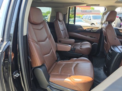 Used 2016 Cadillac Escalade ESV Luxury AWD/4WD image 13