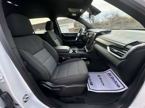 Used 2025 GMC Acadia Elevation image 25