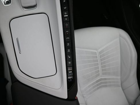 Used 2022 Chevrolet Corvette Stingray Premium Conv w/ Z51 Performance Package RWD image 21