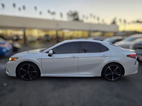 Used 2018 Toyota Camry XSE image 5