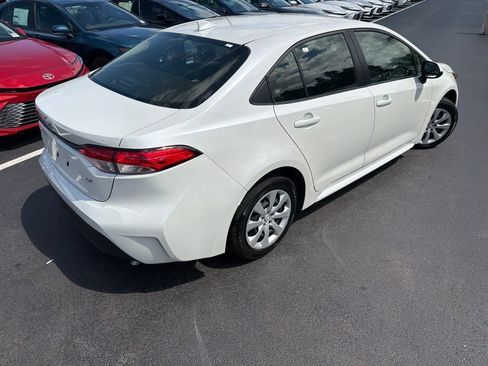 Used 2023 Toyota Corolla LE w/ Carpet Mat Package (TMS) FWD image 5