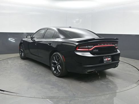 Used 2019 Dodge Charger SXT w/ Blacktop Package RWD image 3
