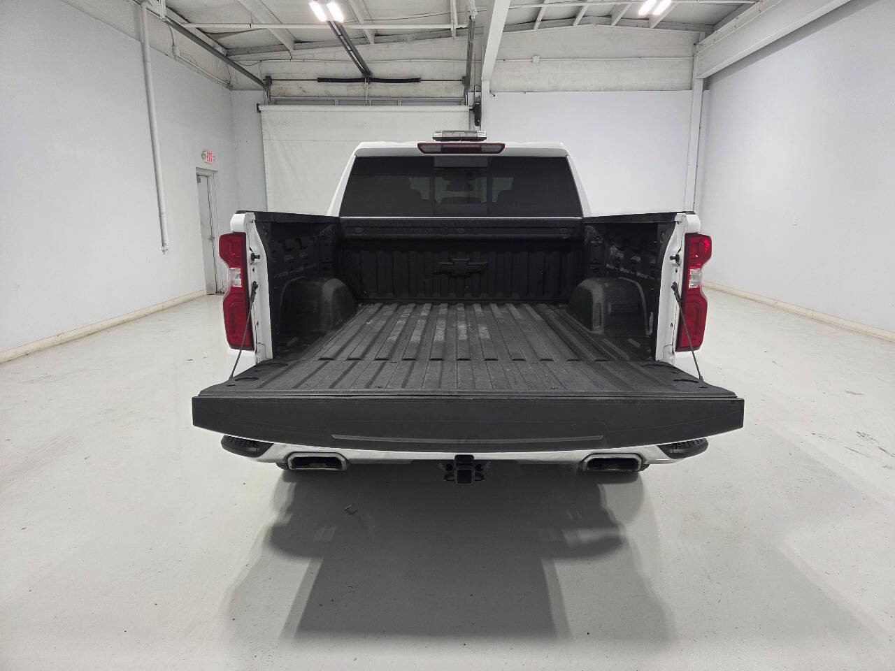 Used 2024 Chevrolet Silverado 1500 LTZ w/ LTZ Convenience Package II AWD/4WD image 9