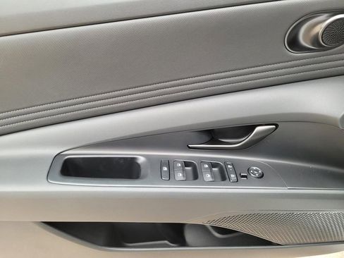 New 2025 Hyundai Elantra SEL image 20