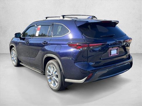 New 2025 Toyota Highlander Limited image 9