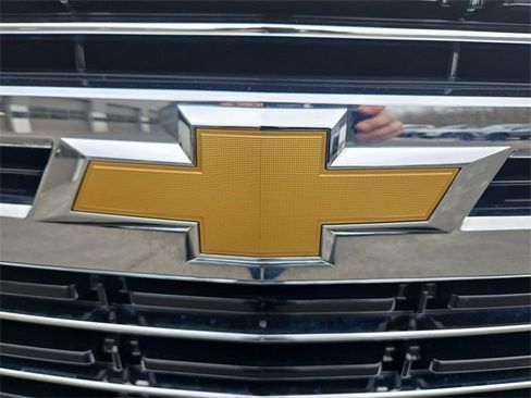 Used 2021 Chevrolet Suburban LT image 32