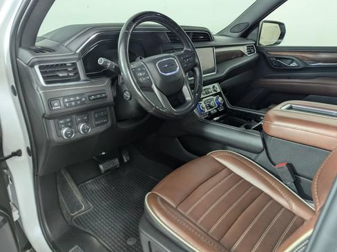 Used 2023 GMC Yukon Denali Ultimate AWD/4WD image 11