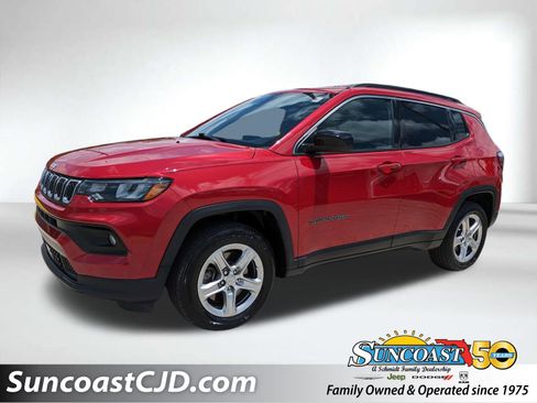 Certified 2023 Jeep Compass Latitude w/ Convenience Group AWD/4WD image 1