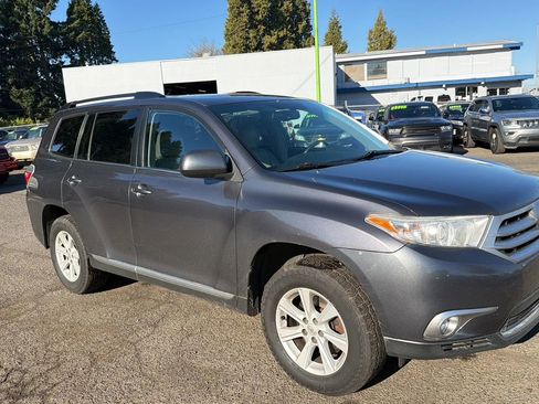 Used 2012 Toyota Highlander SE image 2
