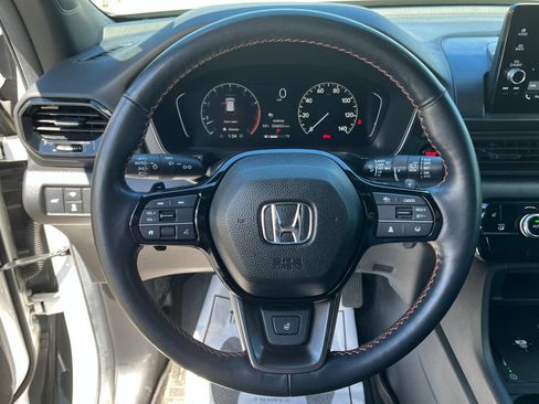 Used 2025 Honda Pilot TrailSport image 32