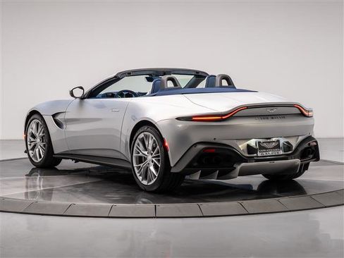 Used 2023 Aston Martin V8 Vantage Roadster image 2