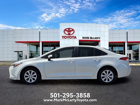 Used 2024 Toyota Corolla LE FWD image 2