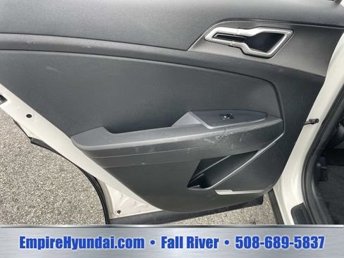 Used 2024 Kia Sportage LX AWD/4WD image 16