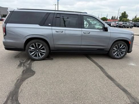 Used 2021 Cadillac Escalade ESV Sport w/ Driver Assist Tech Package AWD/4WD image 11