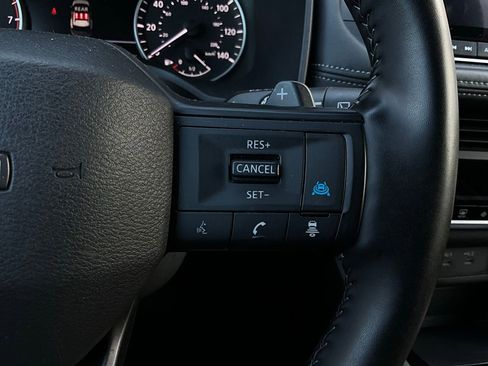 Used 2025 Nissan Rogue SV image 34