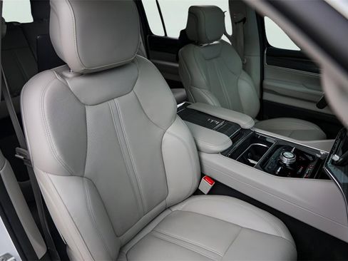 Used 2022 Jeep Wagoneer Series III w/ Premium Group I image 35