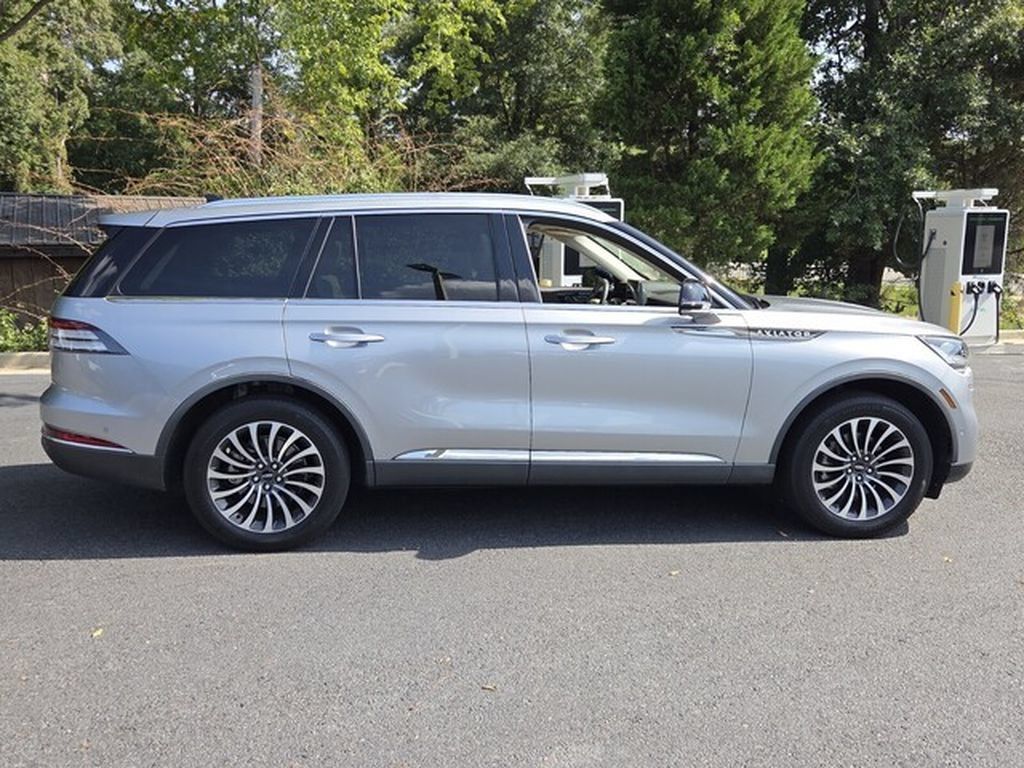 Used 2023 Lincoln Aviator Reserve w/ Equipment Group 201A AWD/4WD image 17