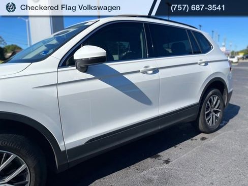 Used 2019 Volkswagen Tiguan SE w/ Panoramic Sunroof Package AWD/4WD image 4
