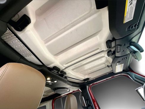 Used 2023 Jeep Wrangler Unlimited Sahara image 17