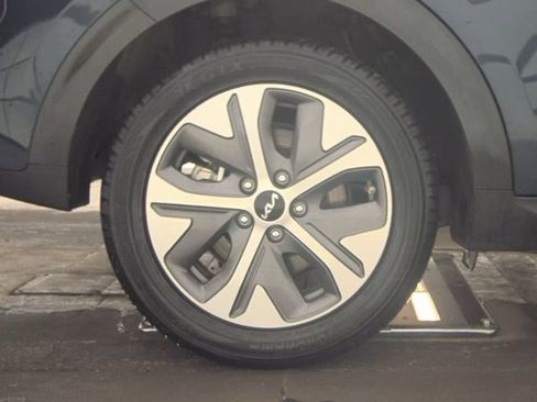 Used 2022 Kia Niro EX w/ Cold Weather Package image 14