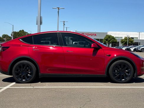 Used 2023 Tesla Model Y Long Range AWD/4WD image 3