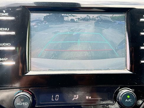 Used 2019 Toyota Camry SE image 14