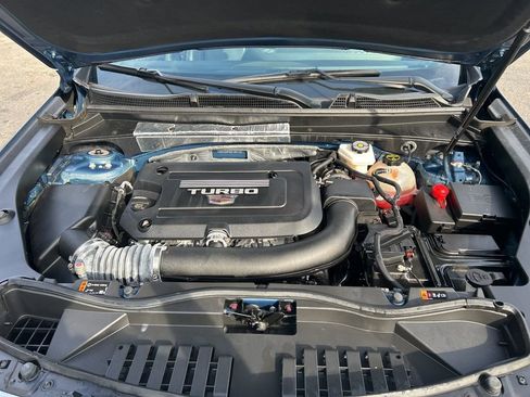 Used 2025 Cadillac XT4 Premium Luxury image 10