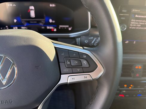 New 2025 Volkswagen Taos SE image 14