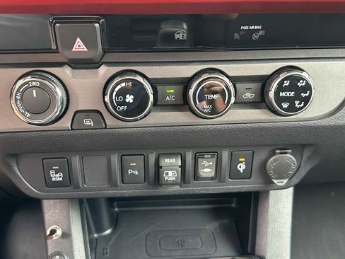 Used 2018 Toyota Tacoma SR image 26